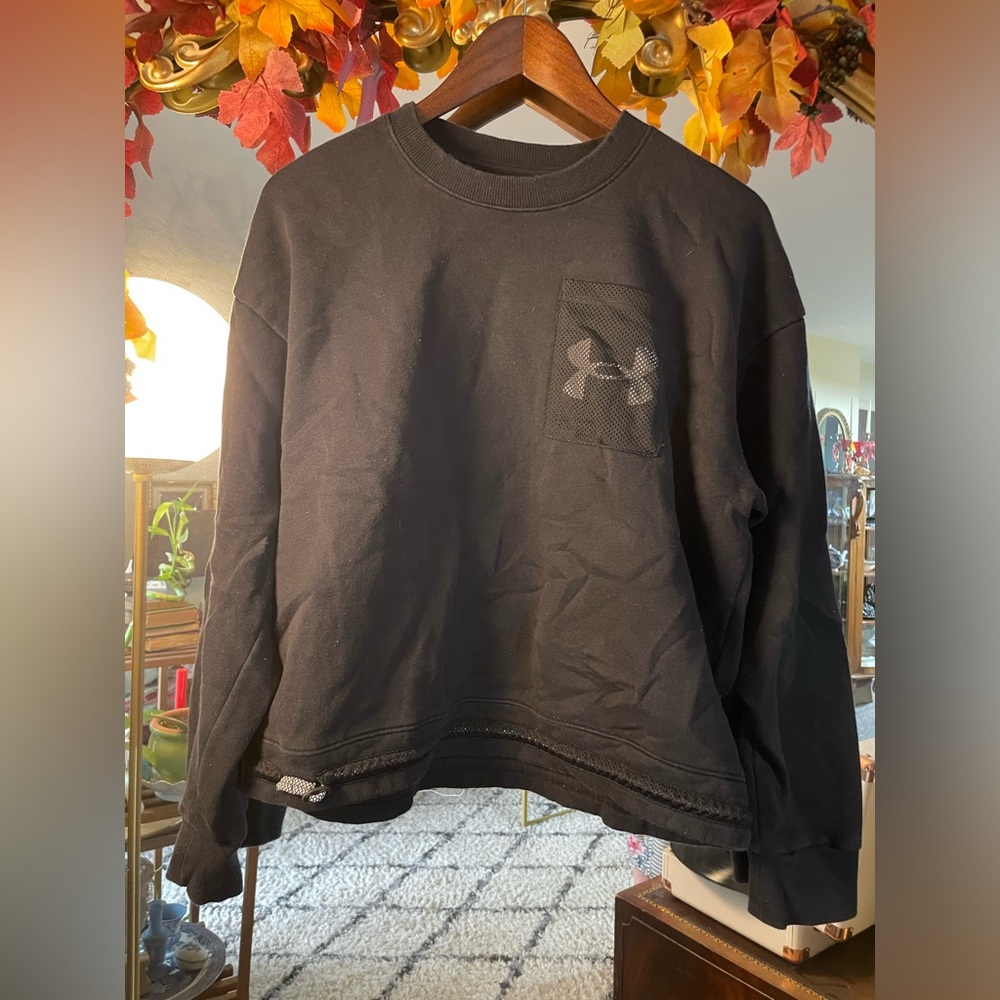 Under Armour Women’s Black Cropped Sweatshirt with Drawstring Loose Style